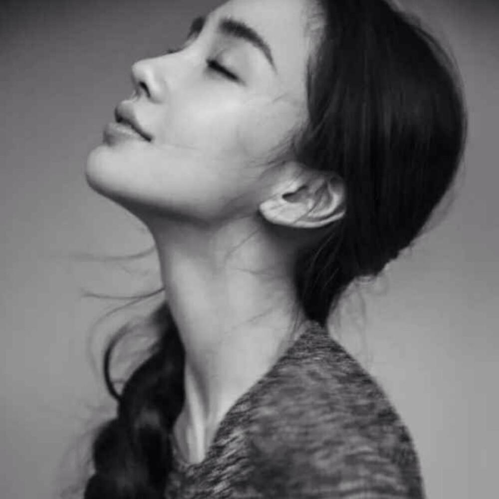 Angelababy黑白照！