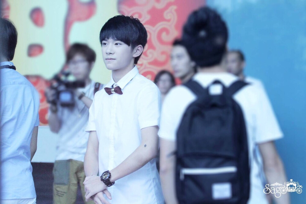 TFBOYS易烊千玺 150722 康熙来了录制 高清 cr.logo