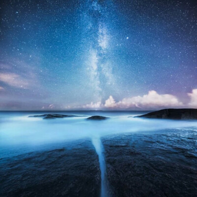 芬兰摄影师 Mikko Lagerstedt 拍摄的璀璨星空。。。美呆！！