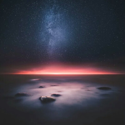 芬兰摄影师 Mikko Lagerstedt 拍摄的璀璨星空。。。美呆！！