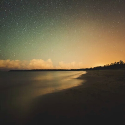 芬兰摄影师 Mikko Lagerstedt 拍摄的璀璨星空。。。美呆！！