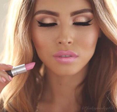 Pretty Pink Lipstick Makeup Ideas for Lovely Women | Pretty Designs