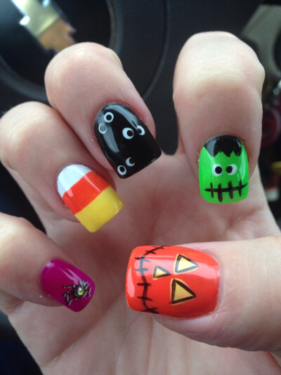 This is really good ideas because I don't know what kind of nail art I want to do for Halloween and this picture gaves me really good ideas and I probably do the candy corn because it's my favorite Ha…