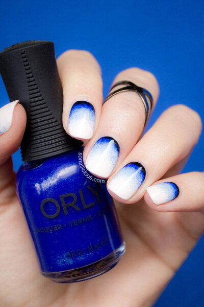 Look at this gorgeous nail art! Inspired with gradients, the nails look like frozen with ice, cool and refreshing amidst the summer heat with the dark blue and sudden white color transitions.