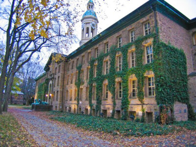 【普林斯顿大学】Nassau Hall，校内的主管理楼，建于1756年。