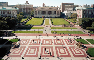 【哥伦比亚大学】巴特勒图书馆（Butler Library）中间空地为著名的阶梯式广场