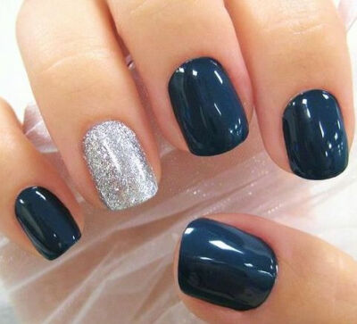 navy mani + silver glitter accent.