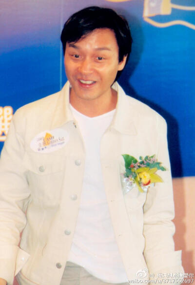 2001.8.9张国荣出席“cash金帆音乐奖”记者会。