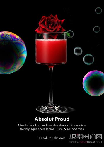 绝对伏特加彩虹限量版特调鸡尾酒 绝对骄傲 ABSOLUT PROUD 2份绝对伏特加 1份半干雪利酒 1份红石榴糖浆 1份新鲜柠檬汁 6颗覆盆莓 将所有原料倒入含有冰块的摇壶并摇匀。滤入冰镇过的鸡尾酒杯，饰以红色鲜花。