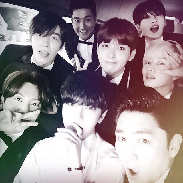 Super Junior 金钟云 艺声 YeSung 金希澈 HeeChul 崔始源 Siwon 朴正洙 利特 LeeTeuk 金永云 强仁 KangIn 李东海 DongHae 李赫宰 银赫 EunHyuk 金厉旭 RyeoWook