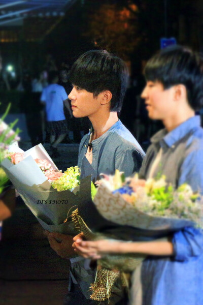 易烊千玺 偶像来了 tfboys cr:logo