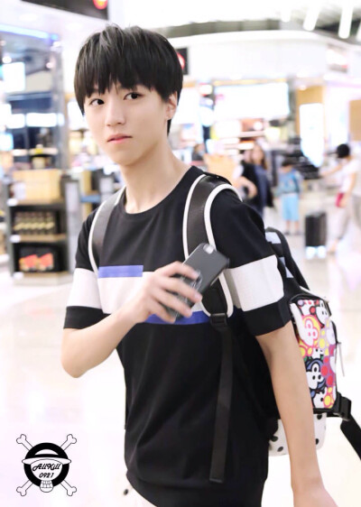 #王俊凯# #TFBOYS# 这一套是怎么看怎么好看