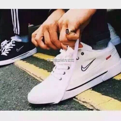 Supreme x Nike SB GTS QS 复古滑板鞋 夏季联名系列 36-44码