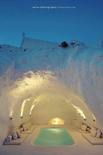 冰天雪地里的游泳池—圣托里尼，希腊