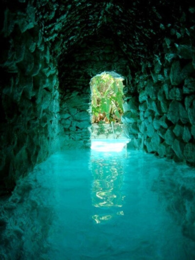 洞穴泳池—蓝洞，圣米格尔 - 德阿连德，墨西哥 Blue Grotto, San Miguel de Allende, Mexico