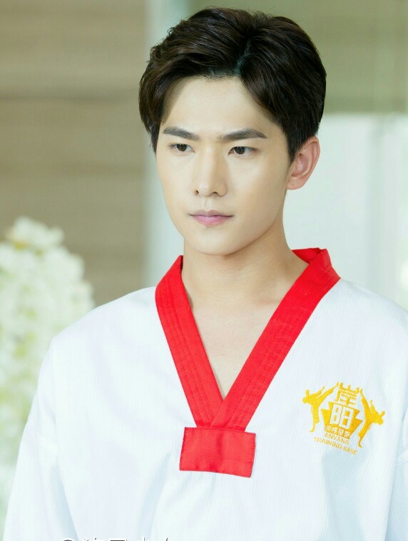 杨洋旋风少女若白师兄