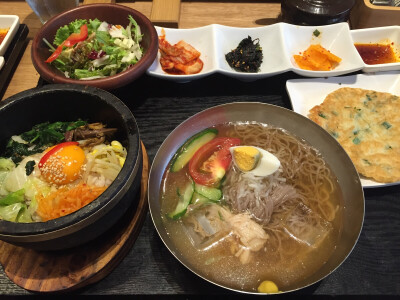 韩食 ^o^ビビンバと冷麺