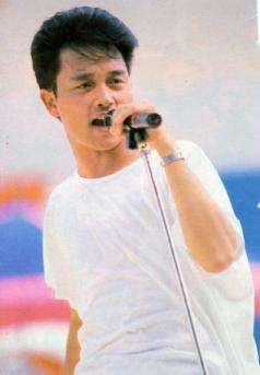 1987.8.9张国荣参加“慈善top pop马拉松音乐会”实地彩排。