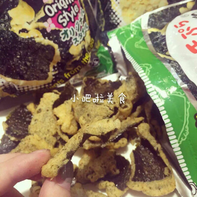 超热卖 常常供不应求而断货 好吃到吐血的零食 没吃过的亲至少有听过 用最顶级的海藻以独家高成本的火烤制成 呈现出不可思议的爽脆再加上淡淡墨鱼清香 立刻就让人吃了回味无穷。