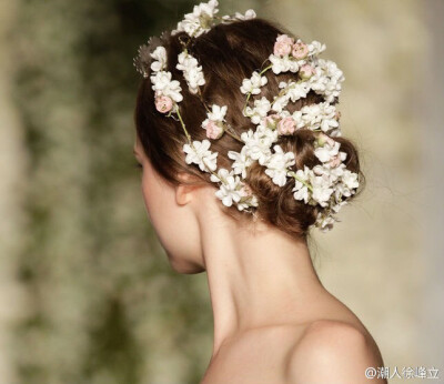 【装饰在发间】细节之美—Dolce&amp;amp;Gabbana 满头桃花印花容～ 发饰 盘发 花朵盘发