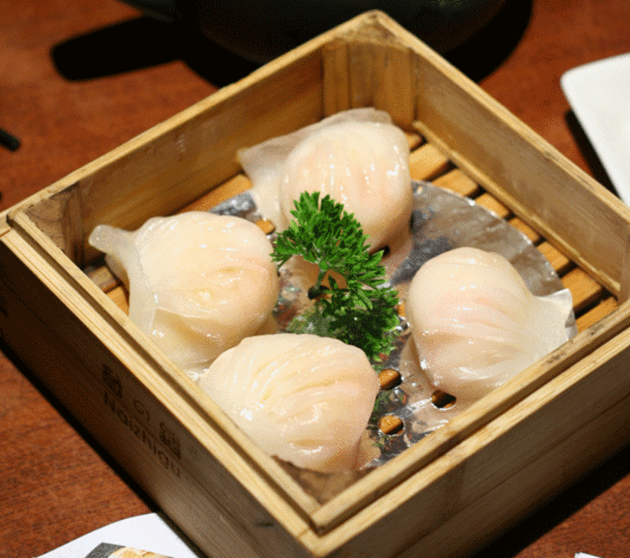 [广东虾饺]虾饺色泽洁白晶莹，饺子形态美观，胚皮口感柔韧，馅心鲜美可口。