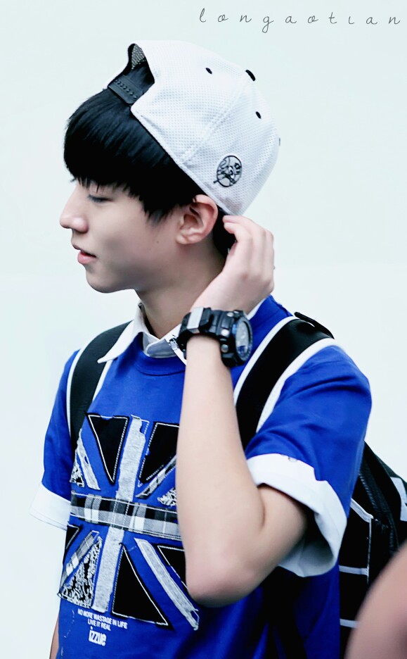  #王俊凯##TFBOYS王俊凯# 150722 重庆江北机场--- 台湾桃园机场~