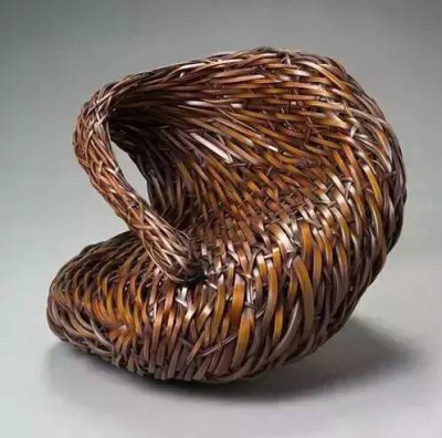 竹技之美 来源：最陶瓷 旧金山的亚洲艺术博物馆 展出的日本各个时期的多位竹编大师的艺术作品