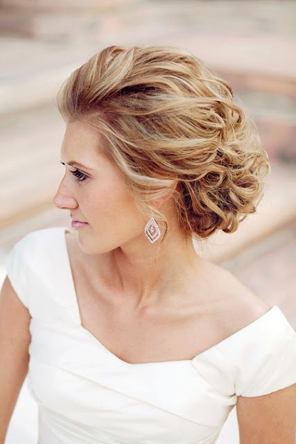 Do you want to make yourself an elegant updo for your next evening look? You needn’t worry about your hair being not long enough for a beautiful and flowing updo as there will be plenty of fabulous updos for medium hair in this post. You can wear them for your everyday look or in the[Read the Rest]