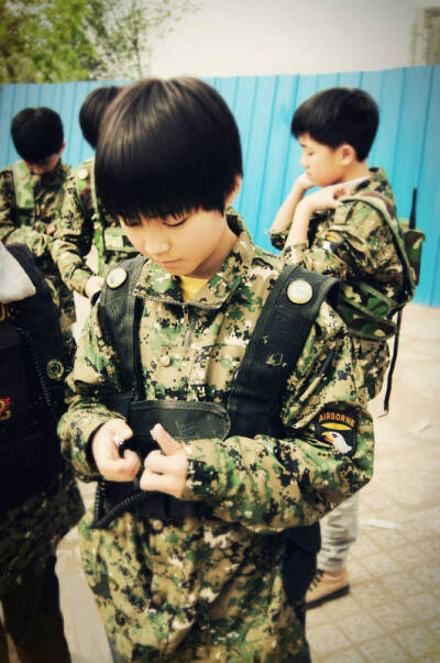 小小凯 军装也是好好看呐 TFBOYS王俊凯 cr logo