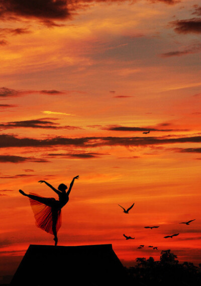 芭蕾舞者 美腻 一生所爱 夕阳下舞蹈的舞者，很喜欢很喜欢。