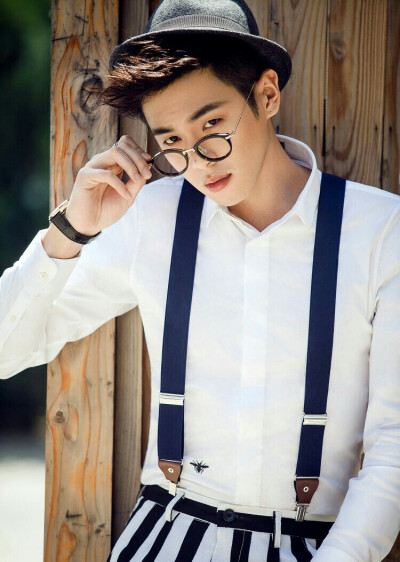 张若昀，