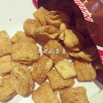 无敌劲爆好吃 BBQ牛扒味看得见的四层结构，不是很咸没有薯片什么的干 上面也没有粉粉的感觉一个接着一个，根本就停不下来这是我吃过最好吃的口味墙裂推荐。