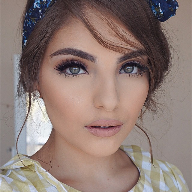 “#tb to my Simple Vintage look, there's a tutorial on this on my channel ♡ ______________________________________________ Makeup details: Face//…”