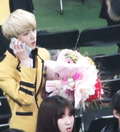 EXO 130207 세훈 首尔艺术高中毕业典礼——SEHUN叫父亲的时候小孩样好可爱啊。