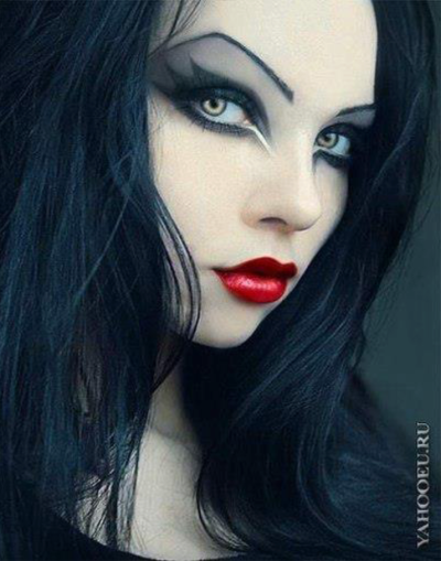 Glamorous goth halloween makeup. Would be fun for the &amp;quot;bride of Frankenstein&amp;quot;