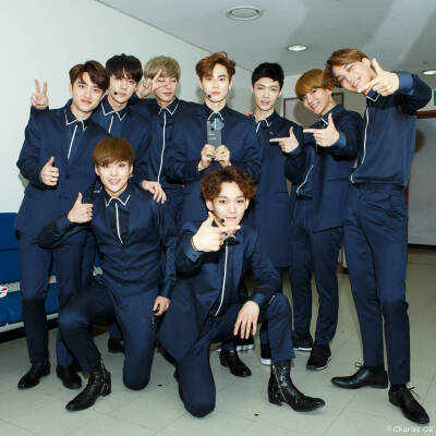  EXO 相爱吧！WE ARE ONE! KRIS LUHAN LAY张艺兴 XIUMIN金珉硕 CHEN金钟大 TAO K SUHO金俊勉 KAI金钟仁 D.O度庆洙 BAEK HYUN边伯贤 SEHUN吴世勋 CHAN YEOL朴灿烈 牛灿 来自微博 from.Alexia孙承冬 图源见l…