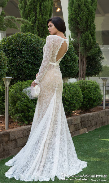这一期的Noya Bridal Wedding Dresses by Riki Dalal感觉不仅模特好迷人，婚纱裙也是好美好美，有木有心动的感觉