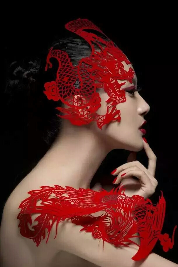 绛红色)是中华民族最喜爱的颜色,甚至成为中国人的文化图腾和精神皈依