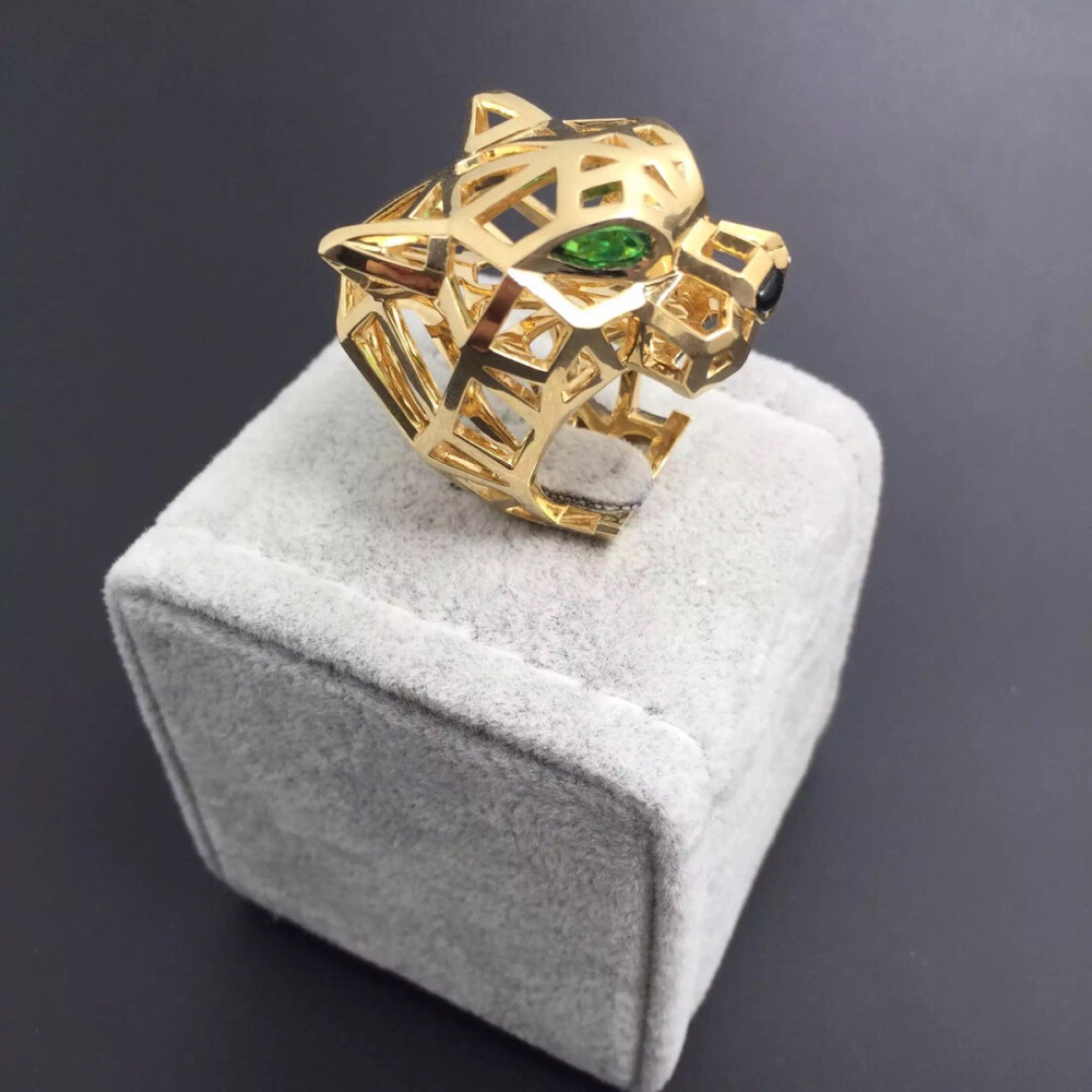 卡地亚镂空豹首戒指