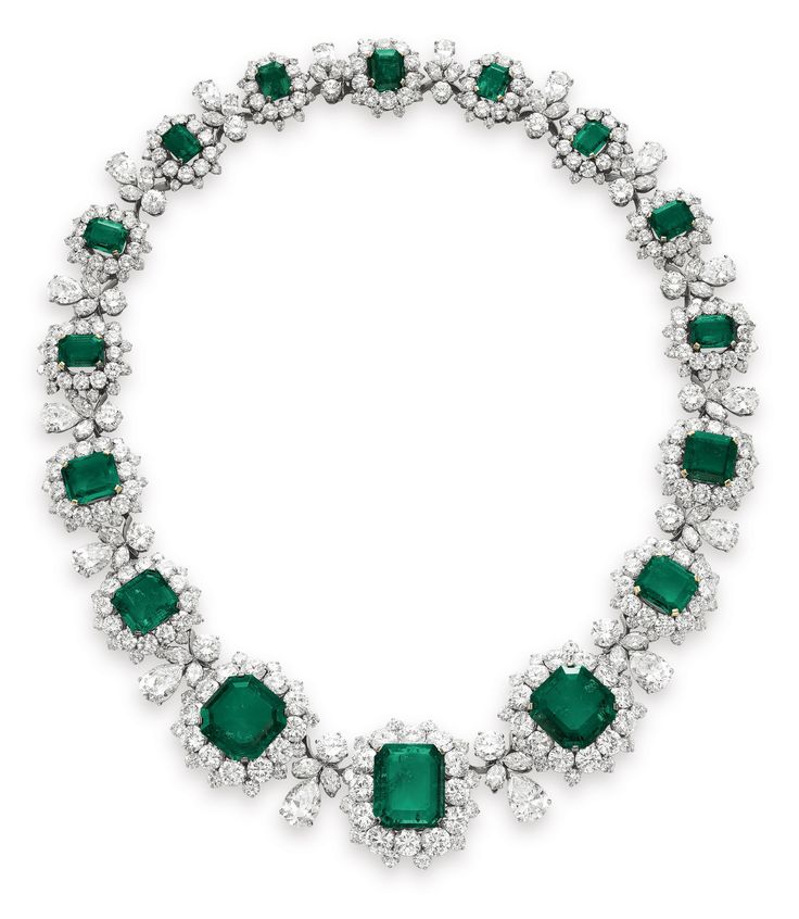 伊丽莎白泰勒的宝格丽项链是1964的礼物，在他们结婚的那天，李察伯顿。