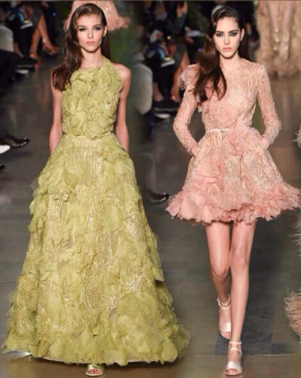 Elie Saab Haute Couture Spring 2015 Paris.无论其它设计师的发挥如何,黎巴嫩设计师Elie Saab始终是巴黎高级定制时装周上最稳定的.高度精密的装饰与飘逸流畅的裙摆,无需创新,始终如一维持着仙女的尊严.15春夏高定灵感回到了他的家乡贝鲁特,除了惯用的水晶,这一季还有繁花织就的美梦.