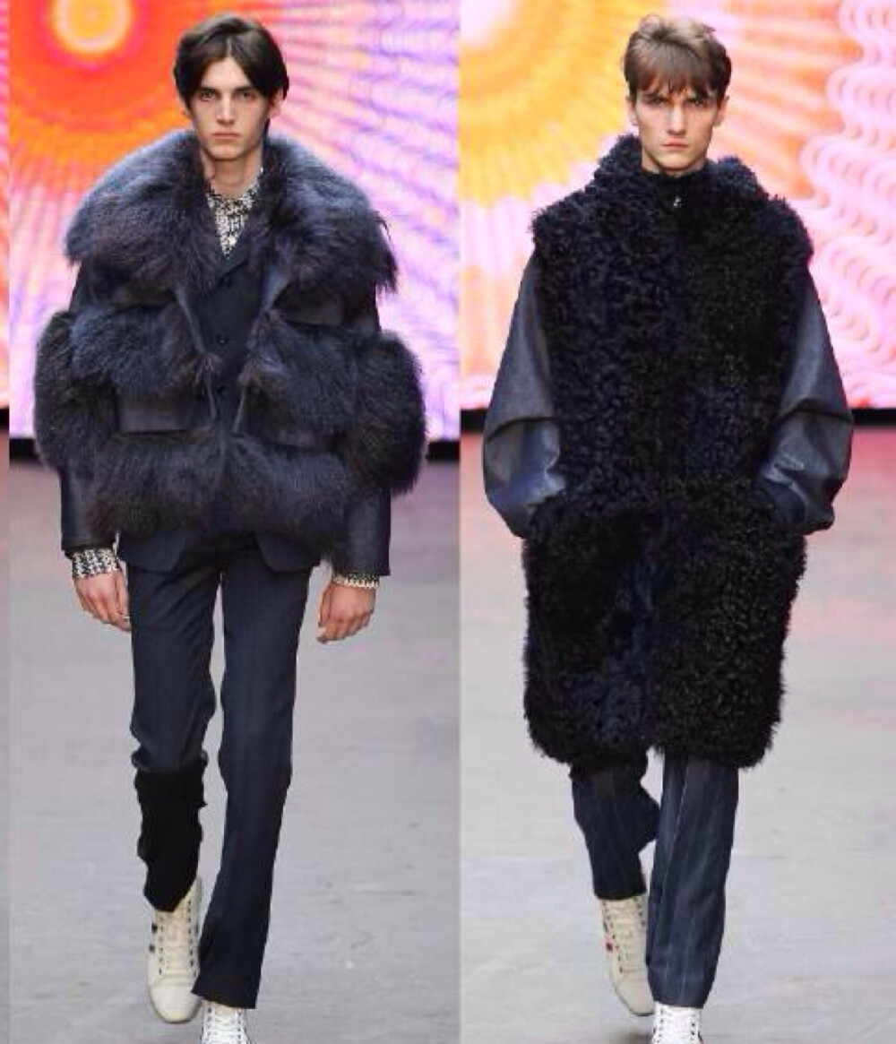 Topman Design F/W 2015 London.相对顶级品牌与设计师也屡有发挥失常的状况,在伦敦男装周发布的Topman Design却是持续稳定出色的.作为知名&amp;quot;快时尚&amp;quot;品牌Topman的设计线,实用不在话下.15秋冬融入将70年代的嬉皮士元素与美国怀旧流行符号,怀旧又时髦的半熟男孩形象.