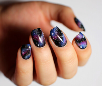 Simple, Realistic Galaxy Nails Tutorial, featuring JINsoon Obsidian - This is a great tutorial, I've been looking for an easy, and awesome looking Galaxy nails tutorial. This is it!