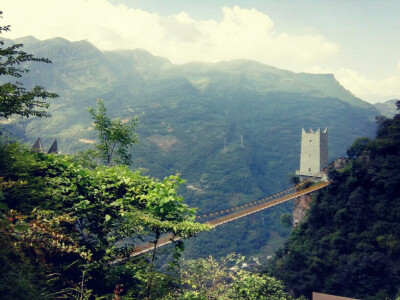 各处风景各不同，情人桥