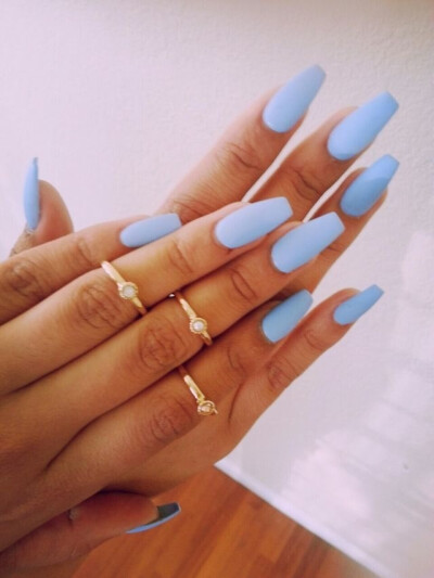 Acrylic nails are so pretty 