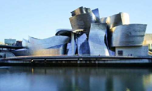 美国，船式建筑Guggenheim Museum Bilbao，中文名是毕尔巴的古根海姆博物馆