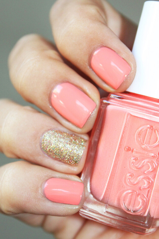 Reinvent your nail game with a glitter accent nail. #goldrush