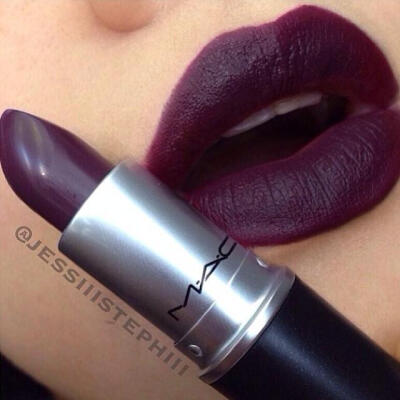 *DEAD* This is &amp;quot;smokey purple&amp;quot; by MAC