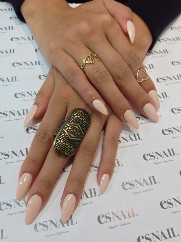 Usually dont like stiletto nails,but kinda like the look of these