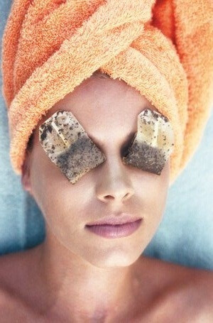 4 Simple Ways To Remove Dark Circles Completely: Tea bags are also considered as a beneficial treatment for dark circles. Place one cold tea bag on each eye and let it rest for a while. Pat it dry and you will see your eyes rejuvenated.